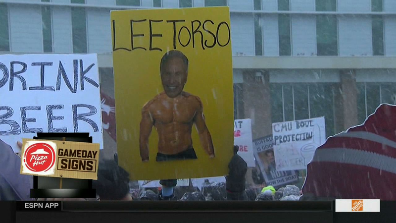 Illustration for article titled Greg Jennings Put The Team On His Back: Kalamazoo College GameDay Sign Roundup